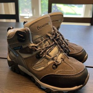 Womens bearpaw hiking boot size 5